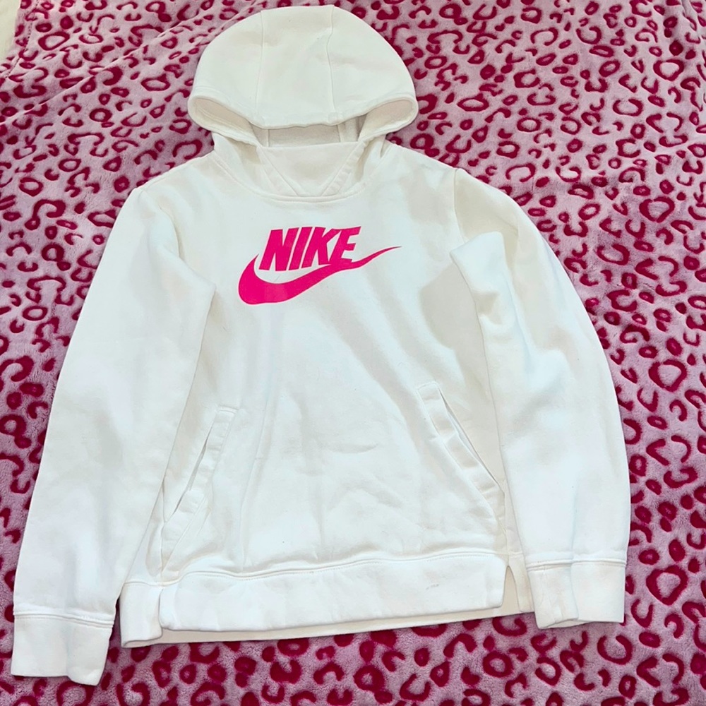 Super cute white with pink lettering Nike sweatshirt. Size small,color white